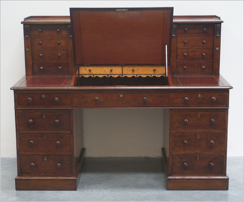 4020 Antique Victorian Dickens Desk (2)